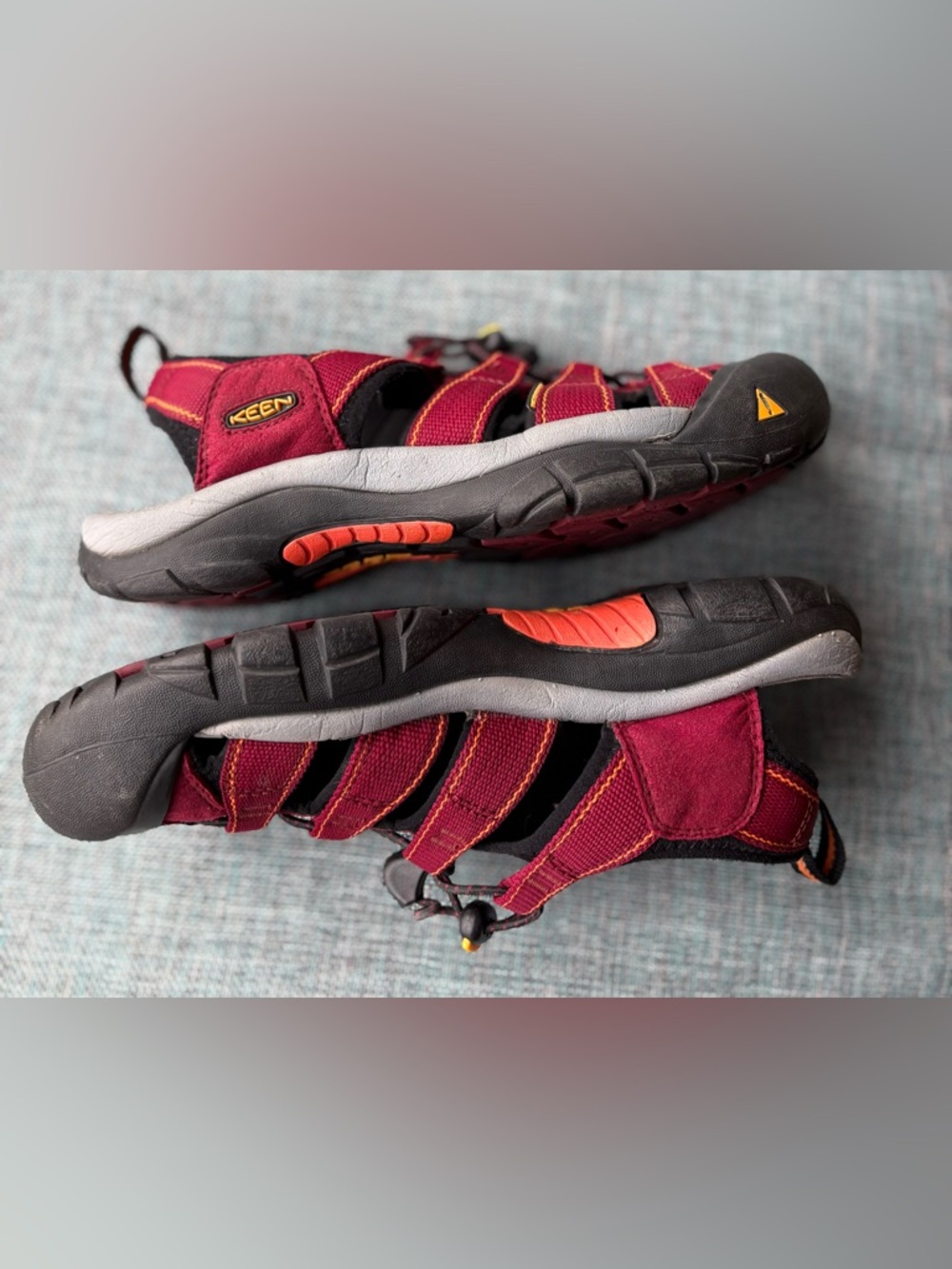 Keen Newport H2 Sport Sandal in Beet Red & Black w Signature Rubber Toe Bumper - Picture 9 of 10